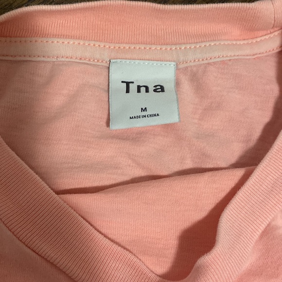 Selling this pink Aritzia TNA long sleeve shirt, in a size medium. - Picture 2 of 4